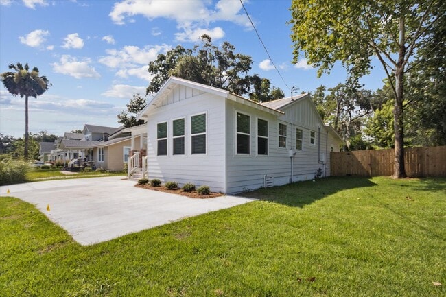 Building Photo - Newly Renovated Coastal Cottage for Lease!