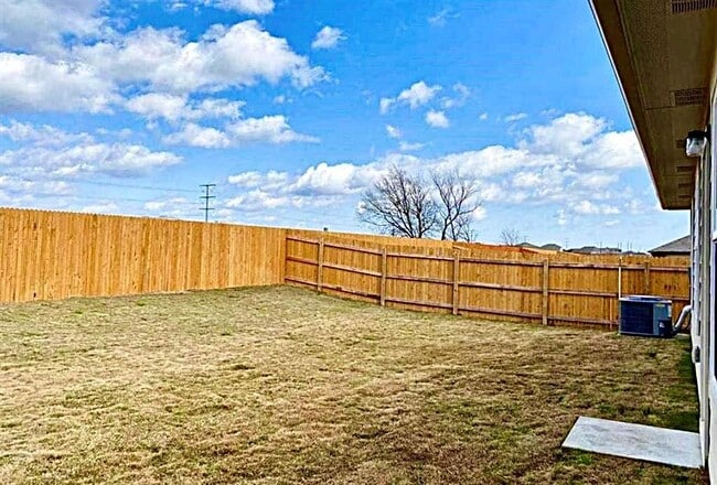 Building Photo - 610 Quarton Dr