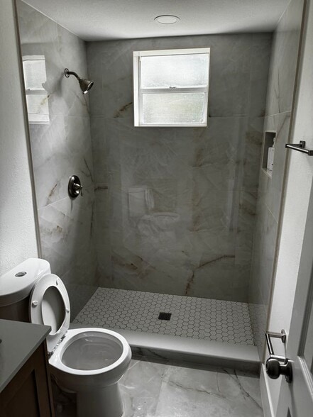 Building Photo - 2040 NW 185th Ter