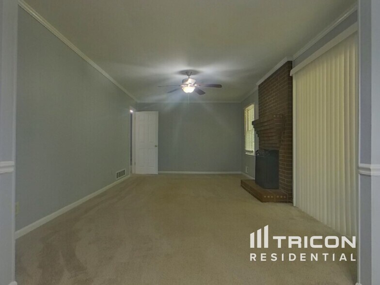 Building Photo - 490 Rocky Creek Dr