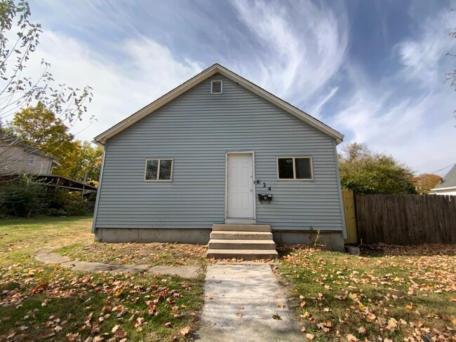 Primary Photo - 624 Grant St