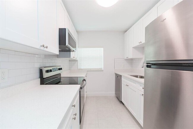 Building Photo - 118 W Sligh Ave