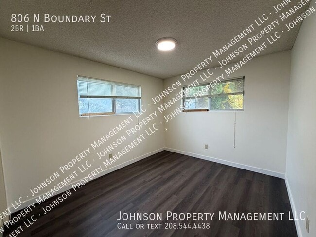 Building Photo - 806 N Boundary St