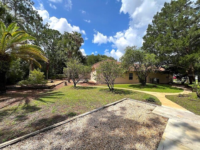 Building Photo - 87 Rose Dr