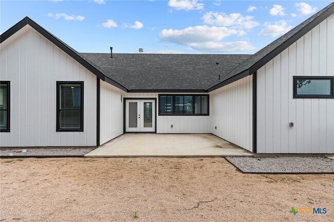 Building Photo - 2204 Magnolia Dr