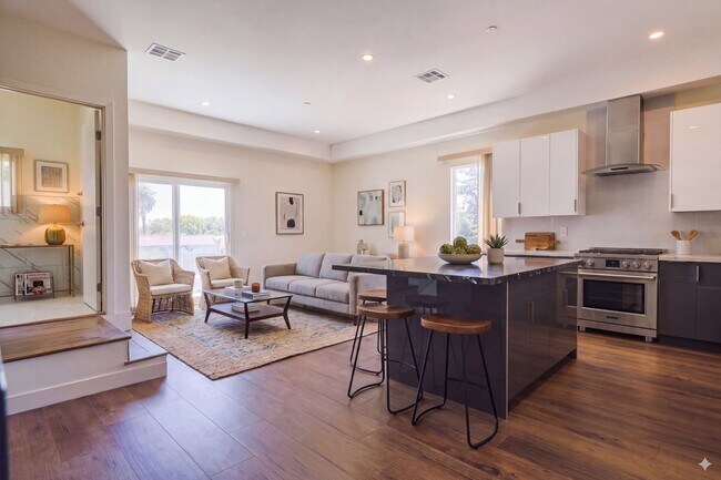 Building Photo - 2821 Virginia Rd