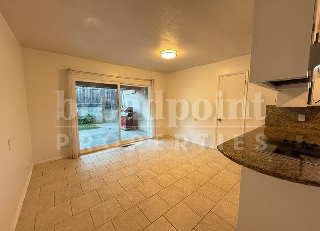 Building Photo - 440 Chestnut Ln