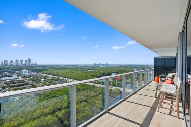 Building Photo - 16385 Biscayne Blvd