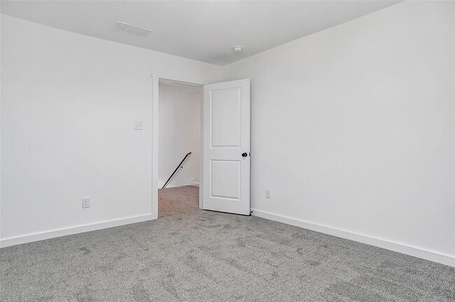 Building Photo - 1219 Bells Dr