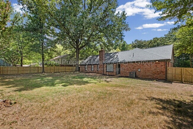 Building Photo - 3085 Circle Gate Dr