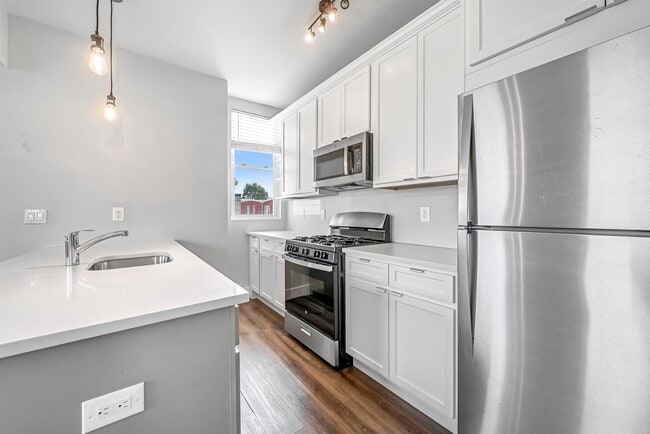 Building Photo - 91 E 21st St