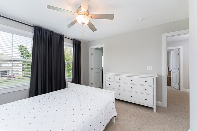 Building Photo - Stunning home in Olentangy schools!