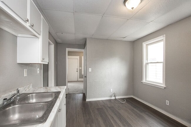 Building Photo - 4 BED 1 BATH SINGLE FAMILY HOME IN CLEVELAND!