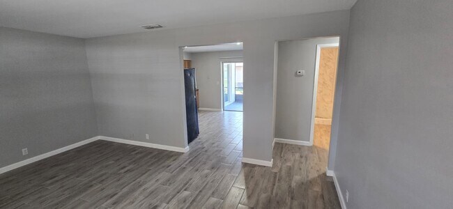Building Photo - 5657 Struthers Ct