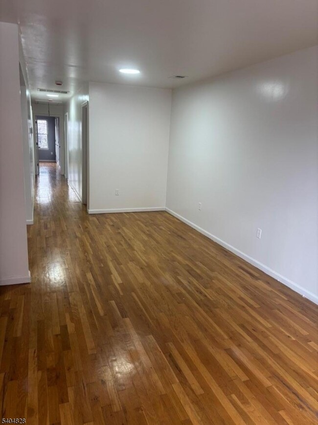 Building Photo - 184 1st St