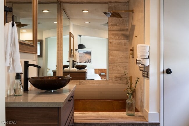 Building Photo - 2940 Rosanna St