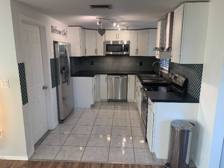 Building Photo - 9125 Sterling Ln