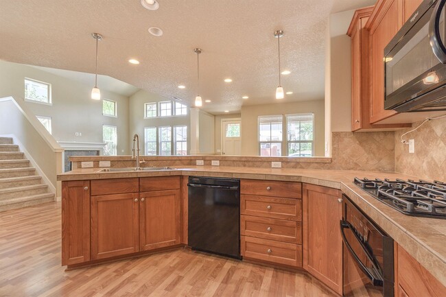 Building Photo - Executive style home
