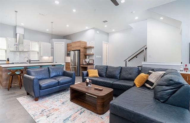 Building Photo - 2239 Lovedale Ave