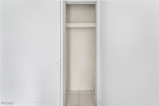 Building Photo - 2927 SE 15th Pl