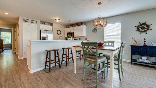 Building Photo - 532 Blue Stem Dr