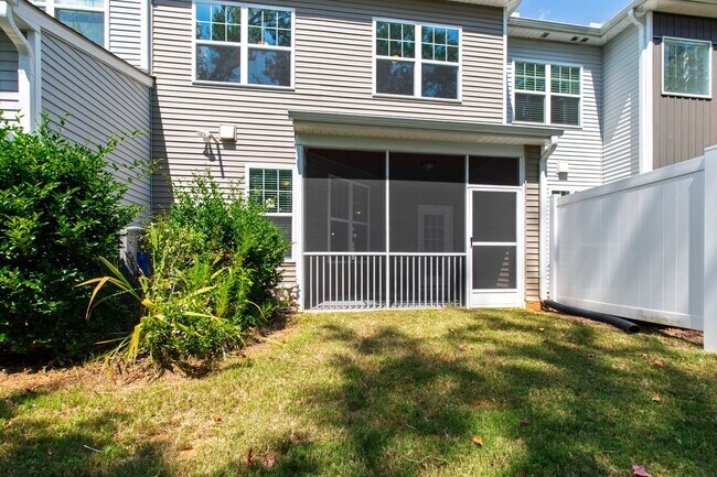 Building Photo - Serene Cul-de-Sac Retreat: 3BR Hillsboroug...