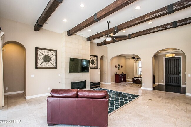 Building Photo - 3009 E Valencia Dr