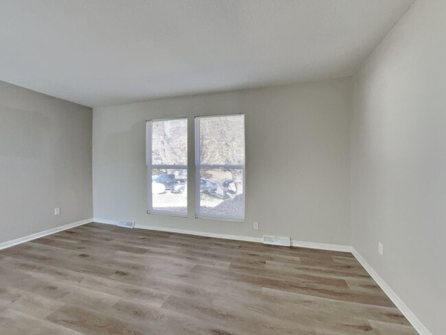 Building Photo - Charming 3-Bed Home in Lees Summit with Garage