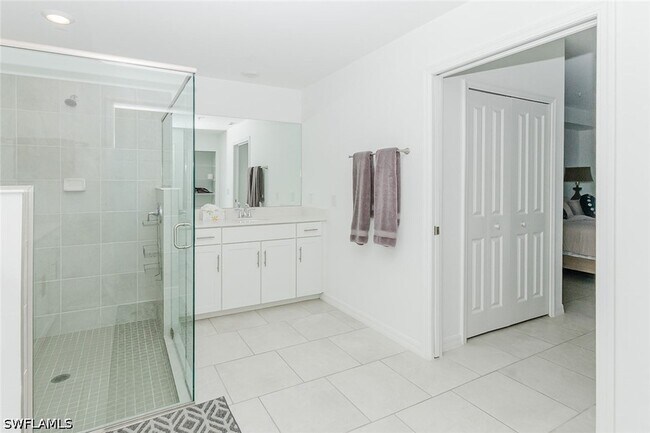 Building Photo - 5739 Oakmont Ct