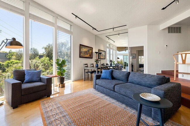 Building Photo - 7038 Pacific View Dr