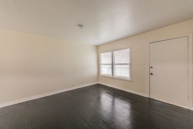 Building Photo - 715-717 Carney St