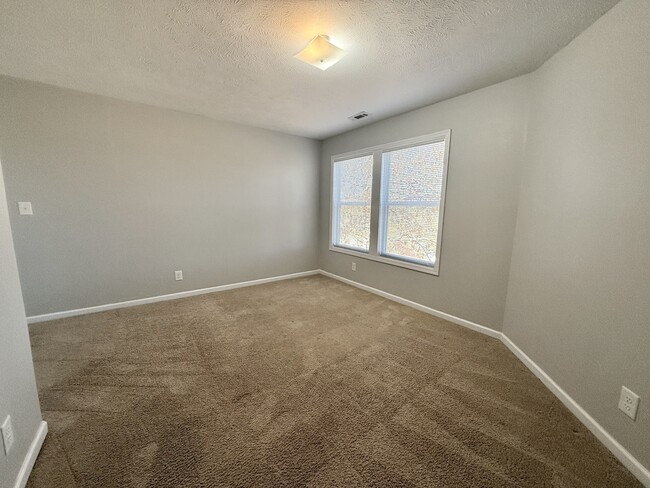 Building Photo - 1006 Brookhollow Dr