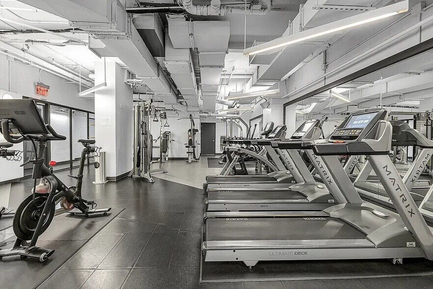 Building Photo - 250 E Houston St