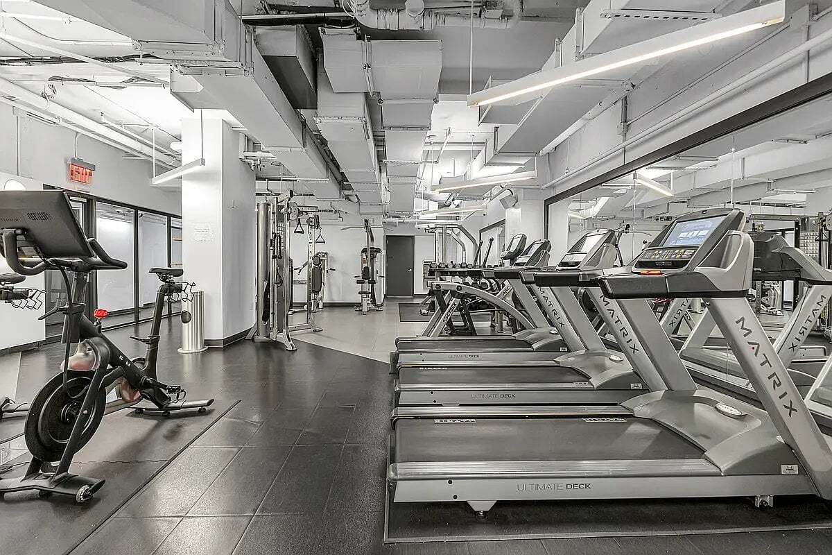 Building Photo - 250 E Houston St