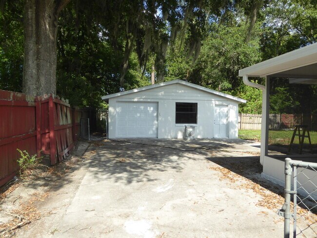Building Photo - 777 La Marche Dr