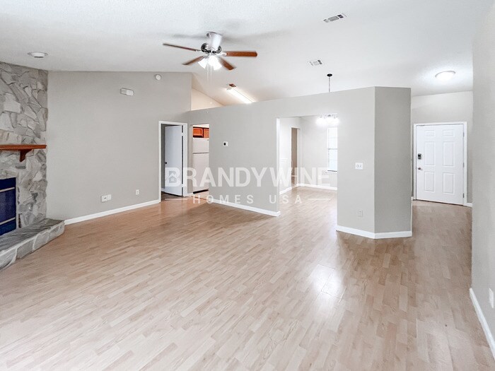 Building Photo - 7901 Winterwood Cir N