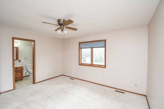 Building Photo - Spacious 4-Bedroom Acreage with Stunning Views Near Hartford — 1.5 Acres of Country Living!