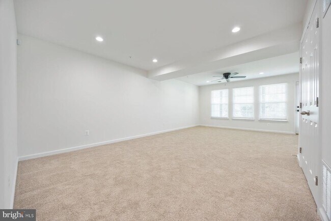 Building Photo - 616 Warbler Walk