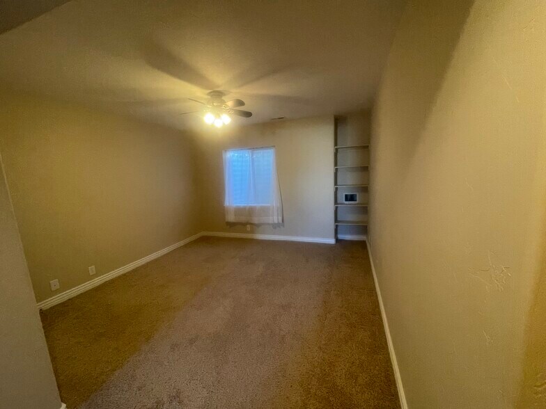 Master Bedroom - 143 E Box Elder Dr