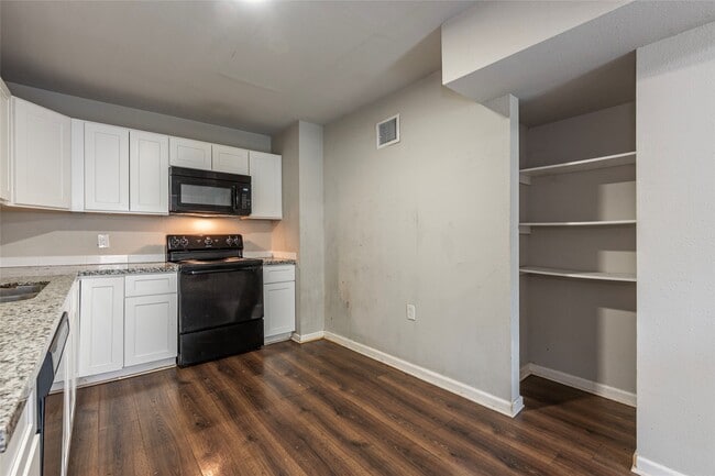 Building Photo - 2801 Virginia St