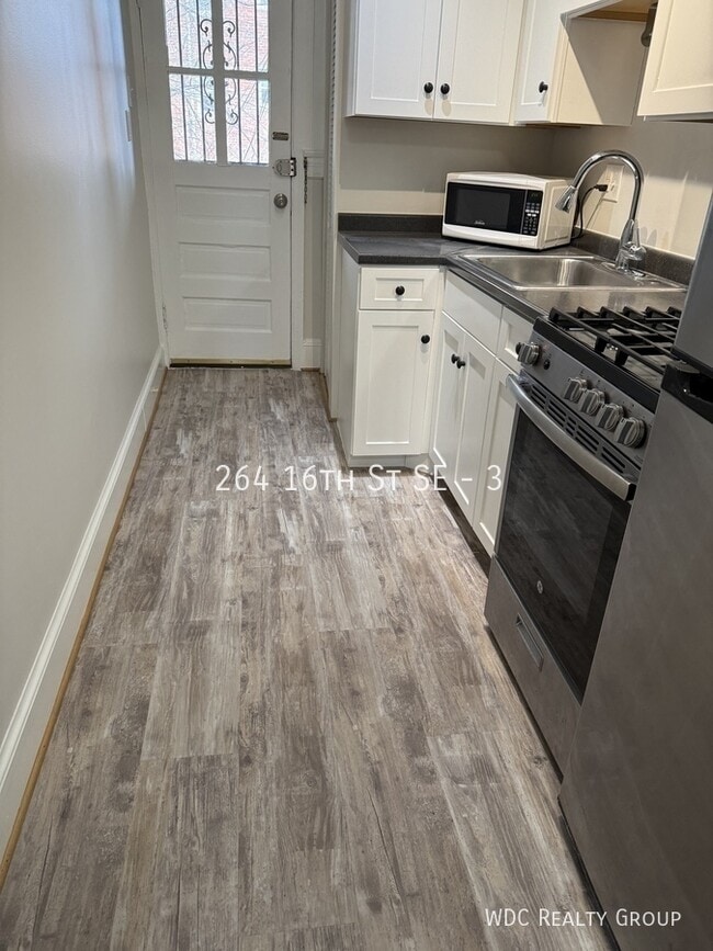 Building Photo - 264 16th St SE