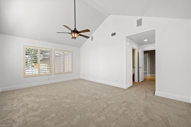 Building Photo - 2547 Orange Ave