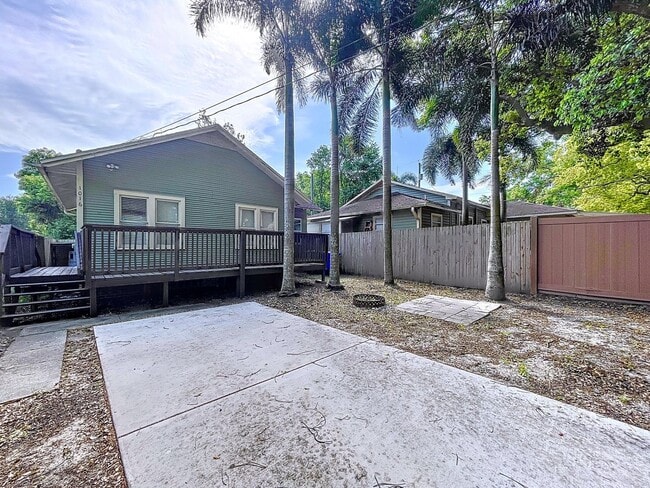 Building Photo - 1/1 in Central Lakeland with a great side ...