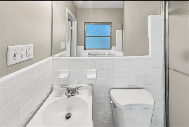 Building Photo - 12160 Croft Dr N
