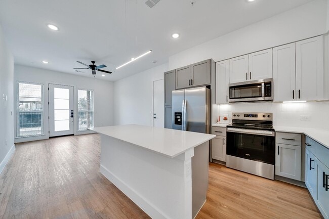 Building Photo - 1601 Mustang Dr