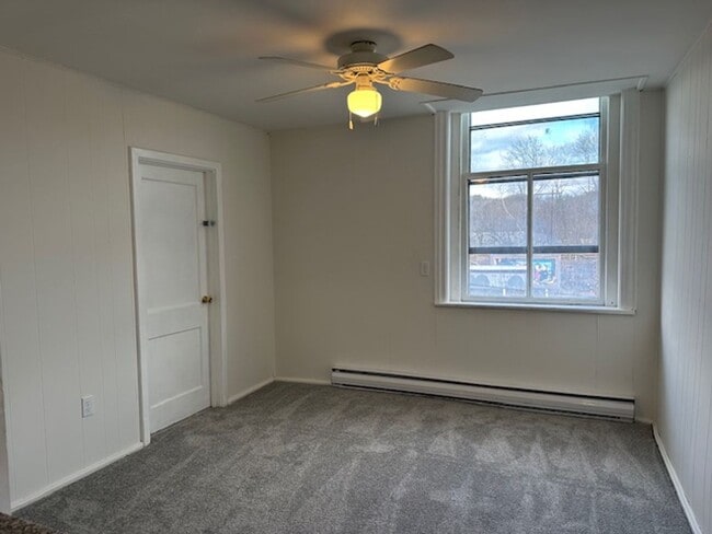 Building Photo - 8 Market St