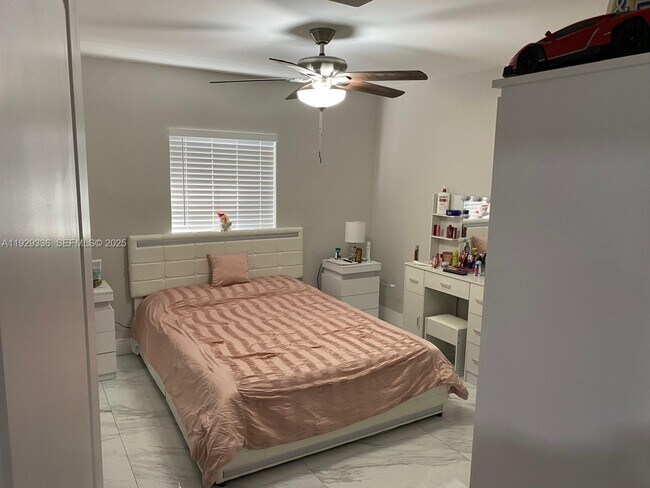 Building Photo - 342 E 46th St