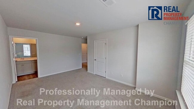 Building Photo - Like New 3 BD/2.5 BA Townhouse w/Open Floorplan and Attached Garage
