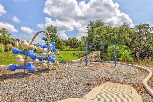 Building Photo - 5813 Viejo Dr