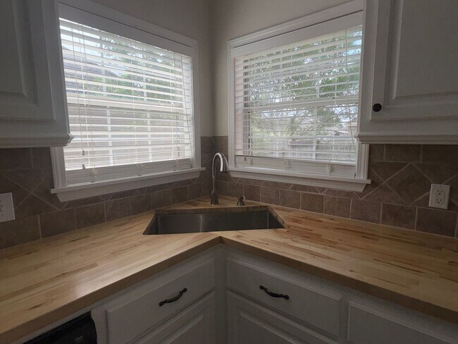 Building Photo - For Rent in Brandon School District!